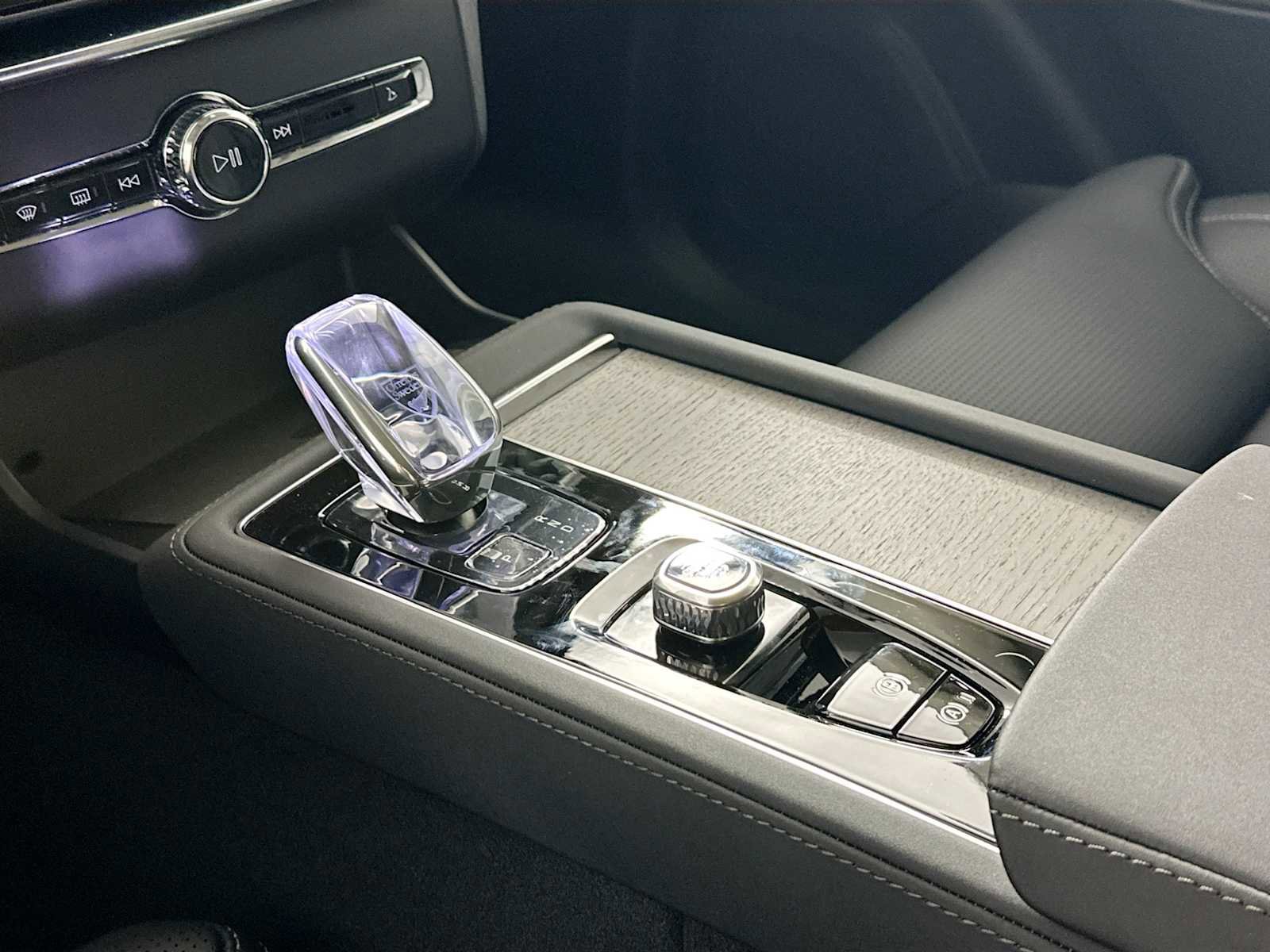 New 2025 Volvo XC90 T8 Plus w/ Protection Package Premier image 15