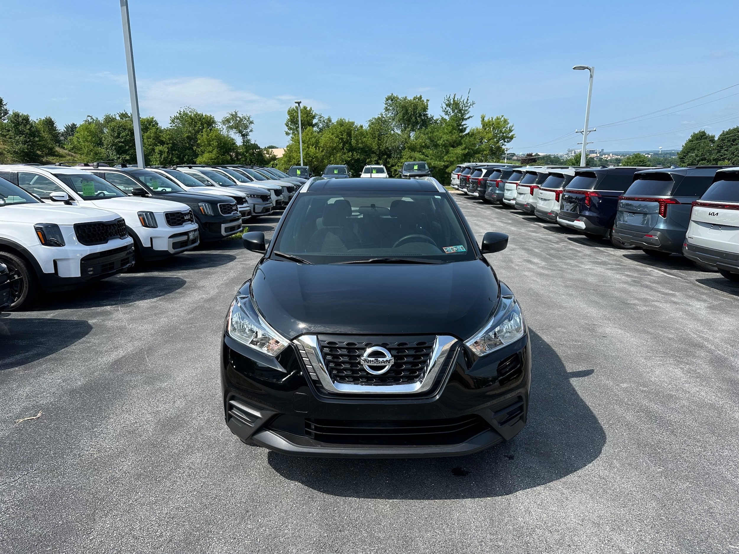 Used 2019 Nissan Kicks S FWD image 2