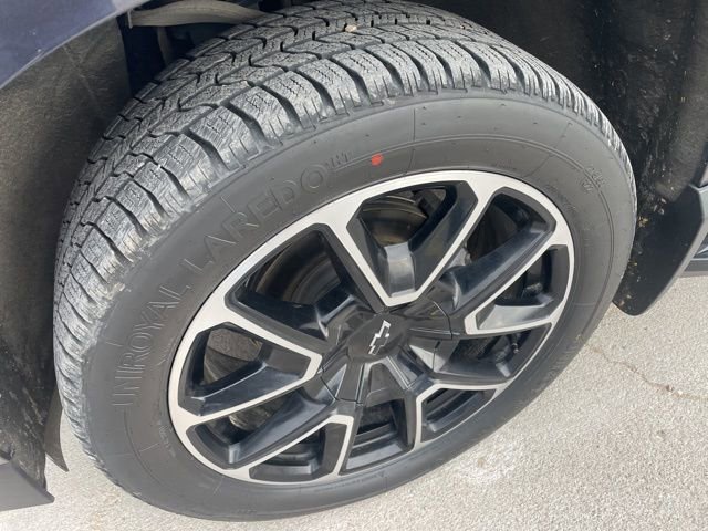 Used 2022 Chevrolet Suburban RST w/ Sport Performance Package image 2