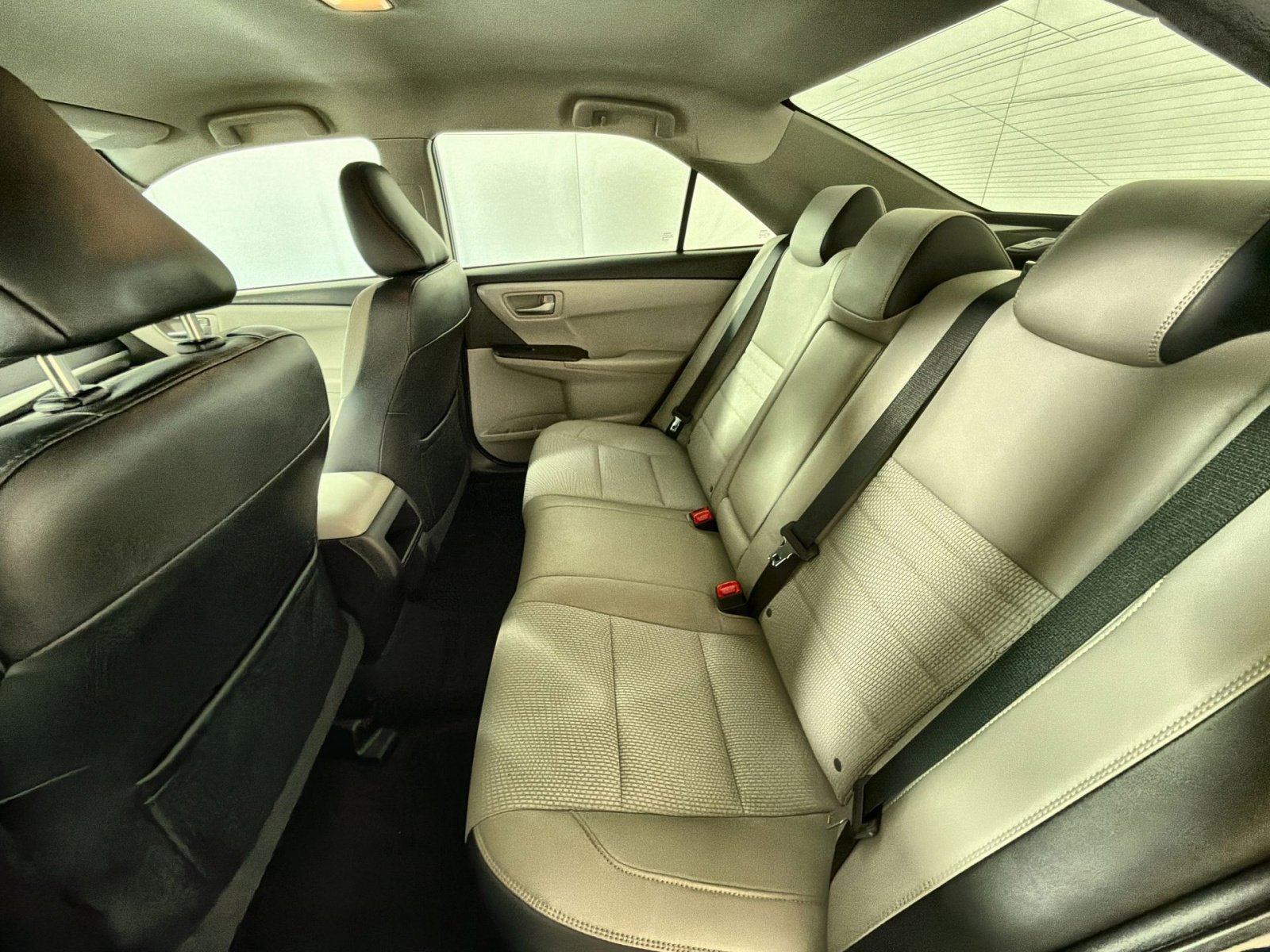 Used 2017 Toyota Camry SE image 23