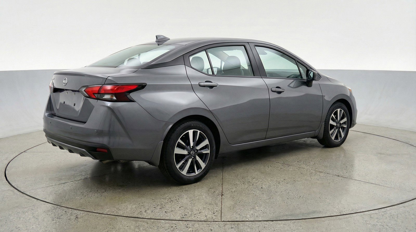 Used 2025 Nissan Versa SV image 9