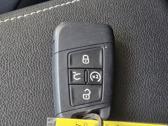 Certified 2022 Volkswagen Tiguan SE R-Line image 23