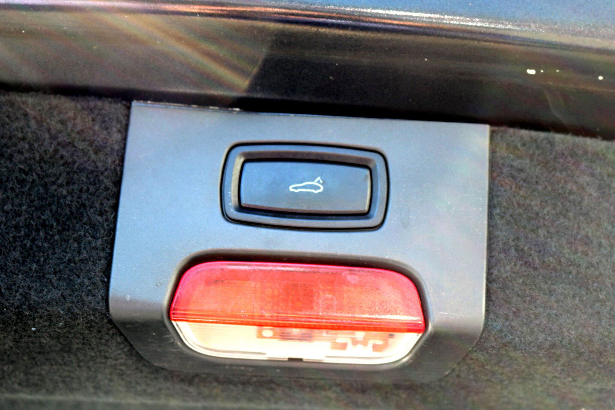 Used 2015 Porsche Cayenne S w/ Premium Package image 44