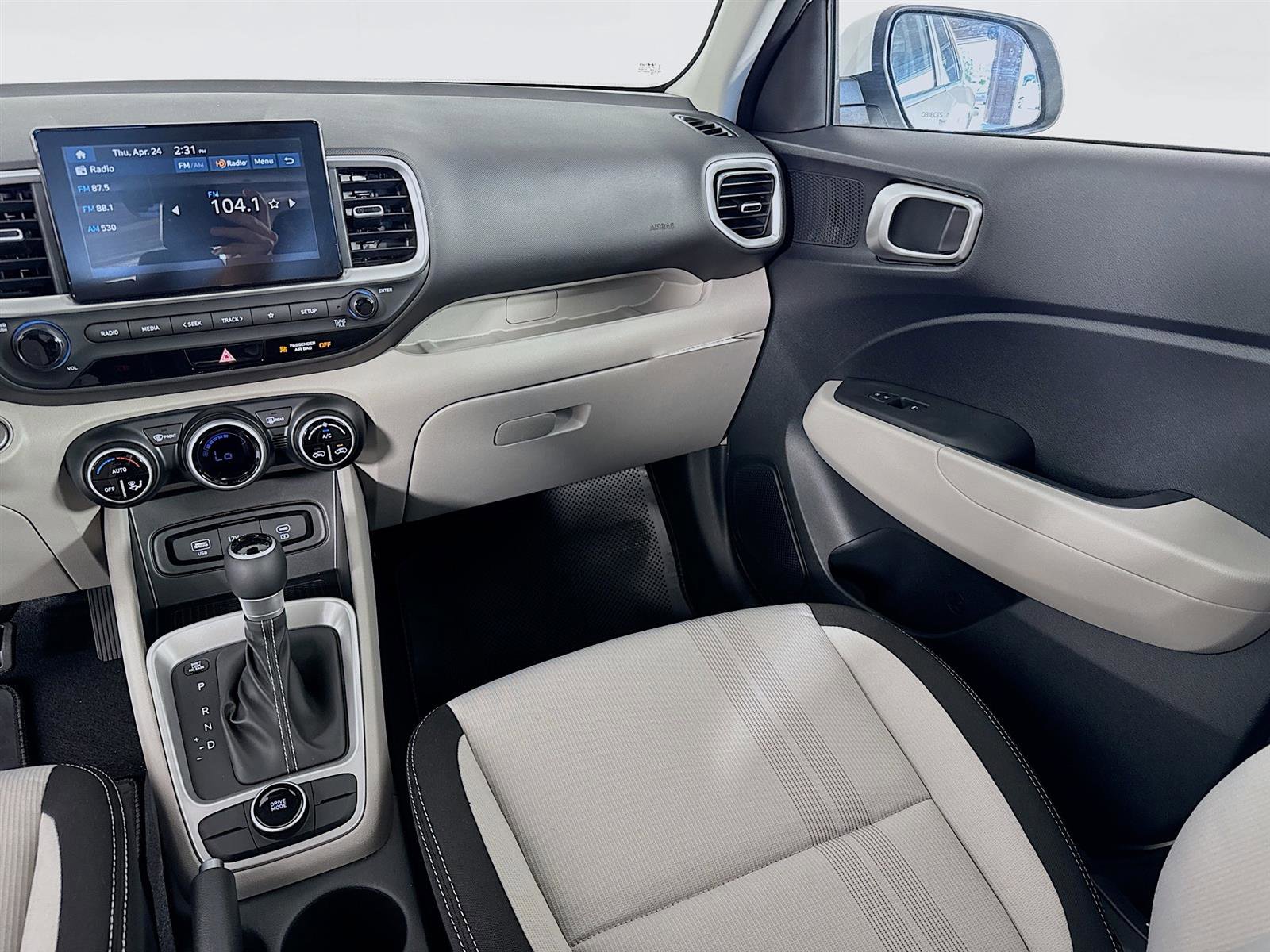 New 2025 Hyundai Venue SEL image 23