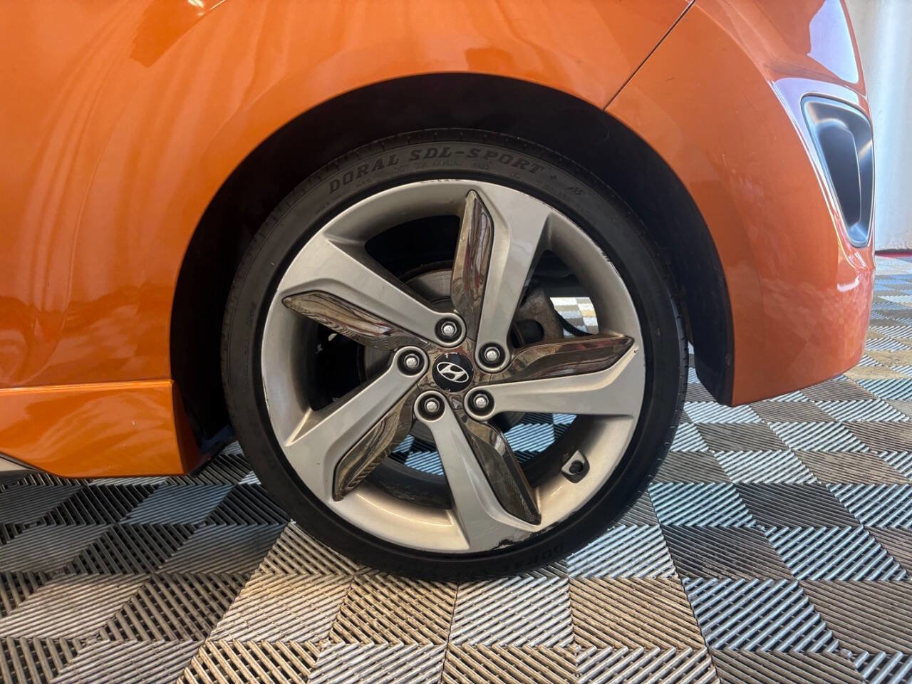 Used 2013 Hyundai Veloster Turbo image 23