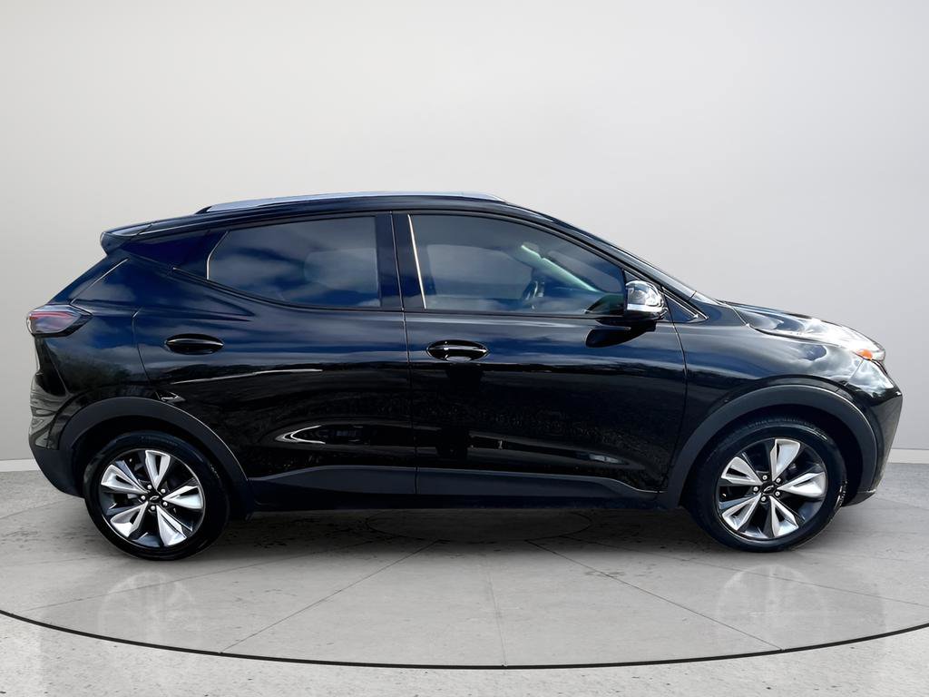 Certified 2022 Chevrolet Bolt EUV LT w/ Convenience Package image 7