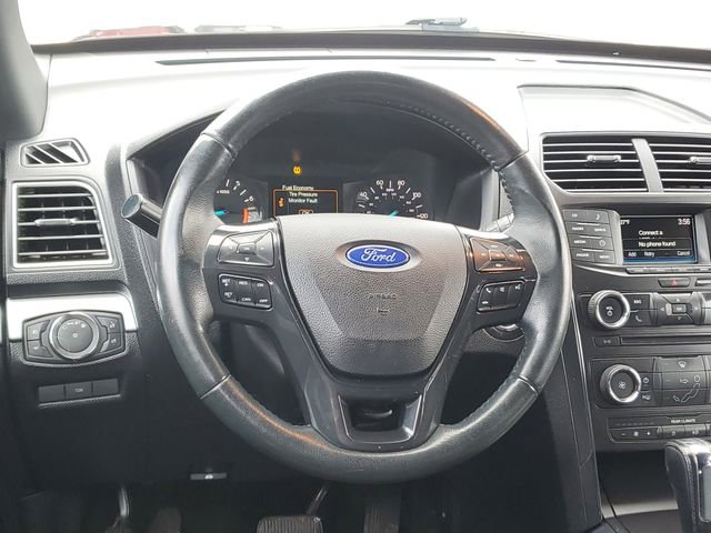 Used 2017 Ford Explorer XLT image 12
