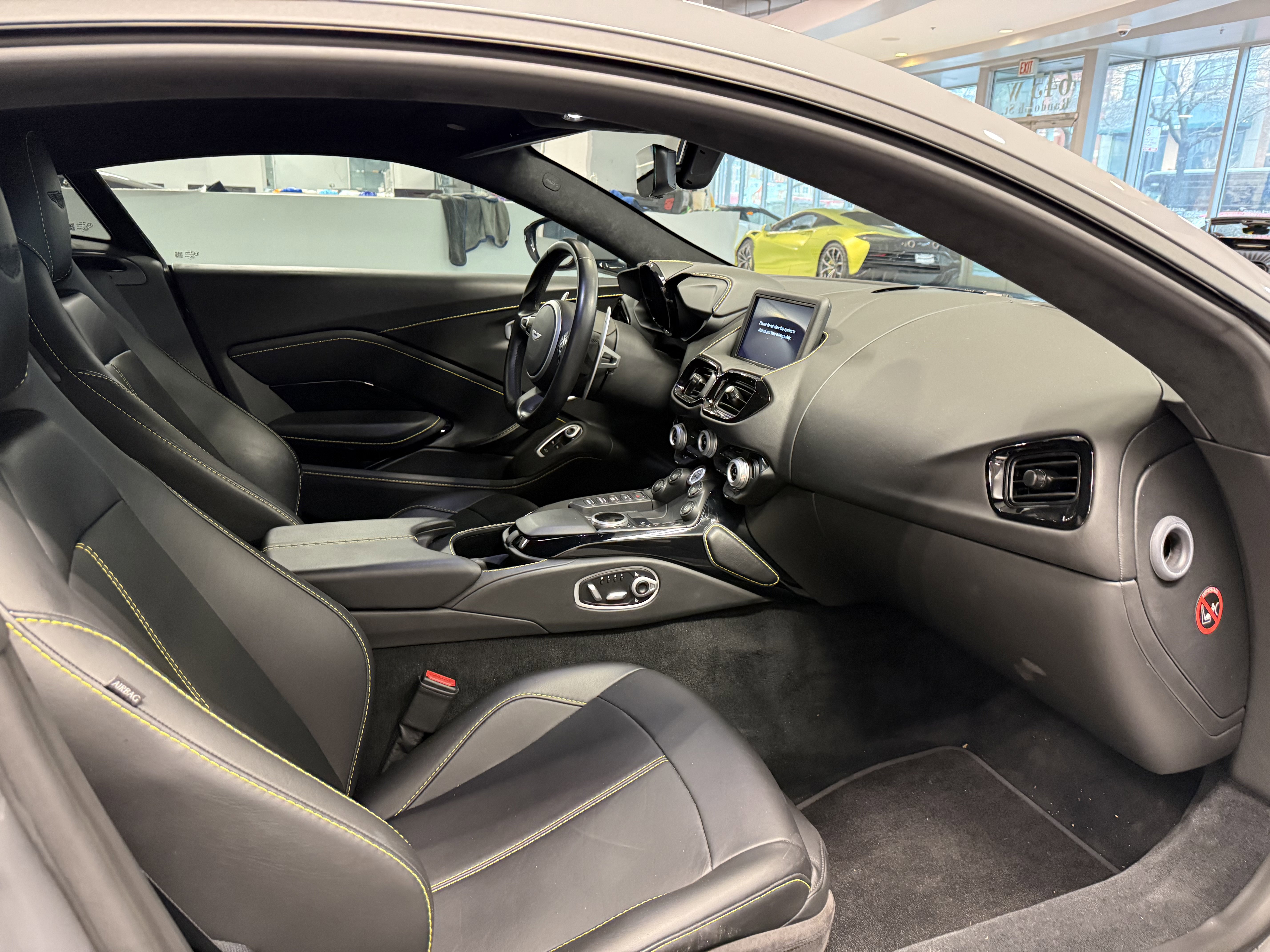 Used 2020 Aston Martin V8 Vantage Coupe image 15