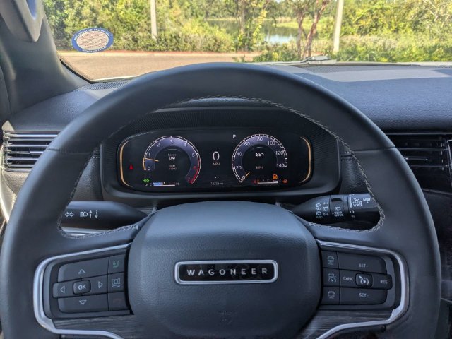 Used 2024 Jeep Wagoneer L Series II RWD image 31
