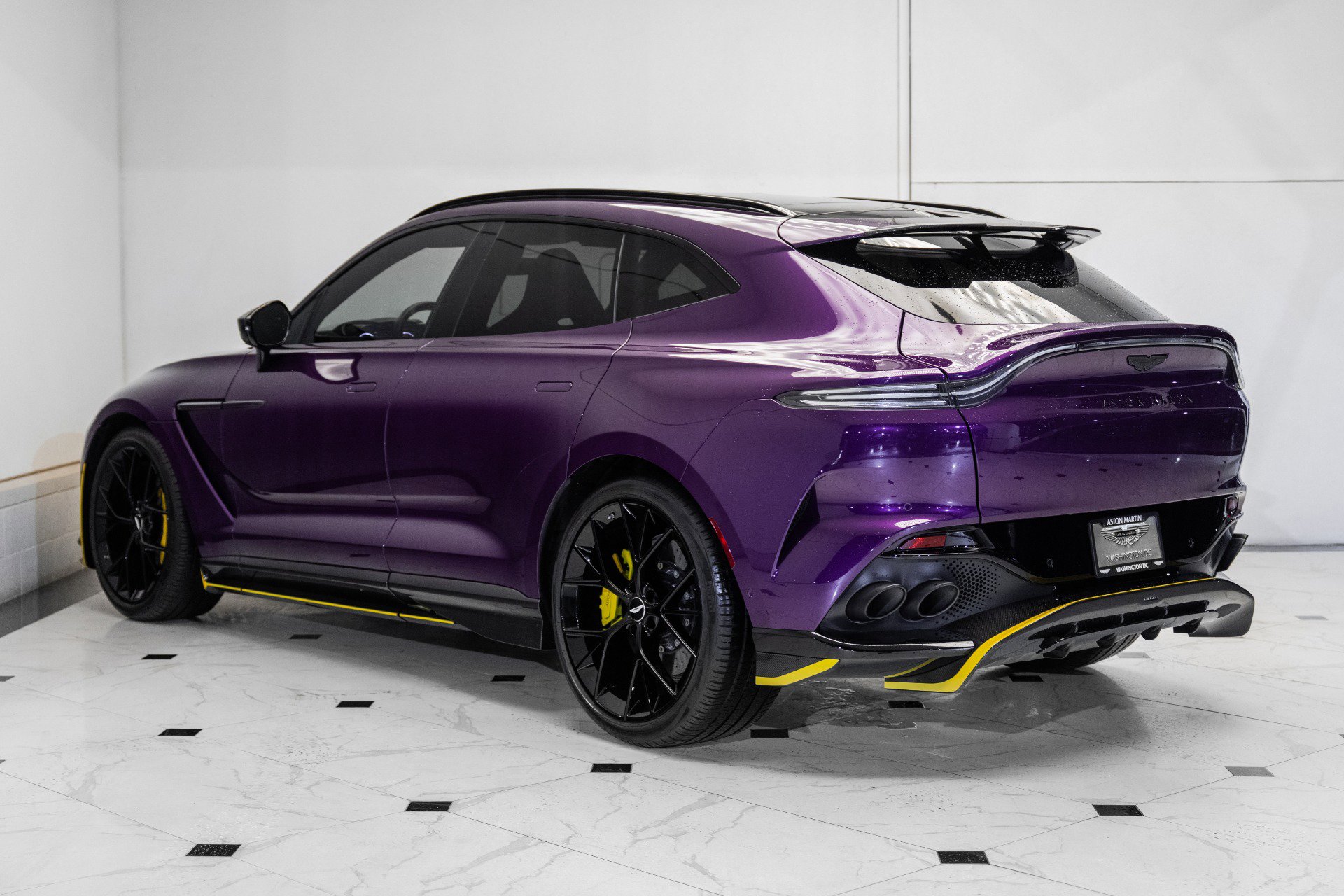 Used 2024 Aston Martin DBX 707 image 2