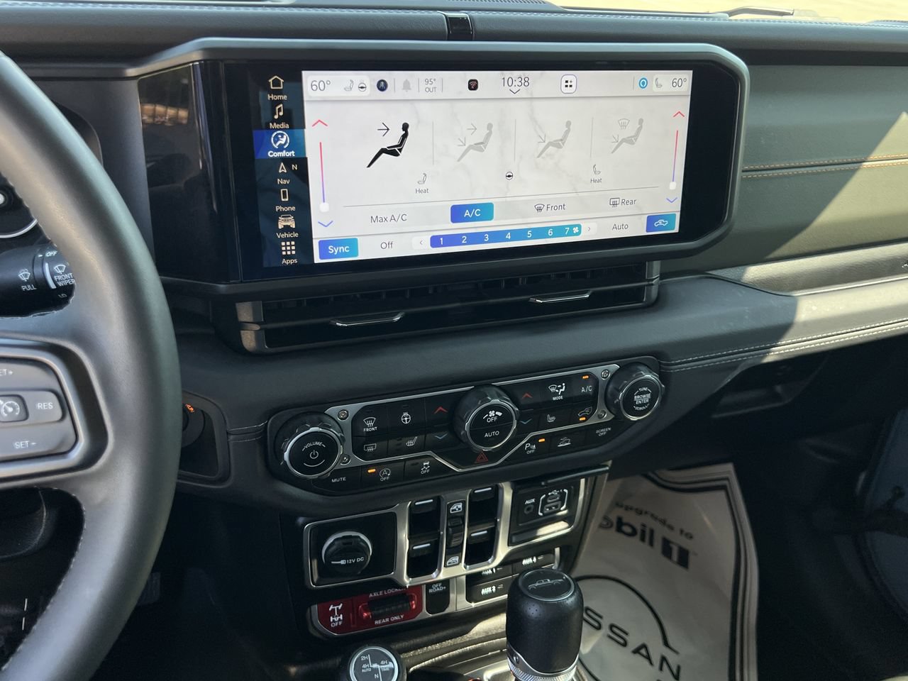 Used 2025 Jeep Gladiator Mojave AWD/4WD image 17