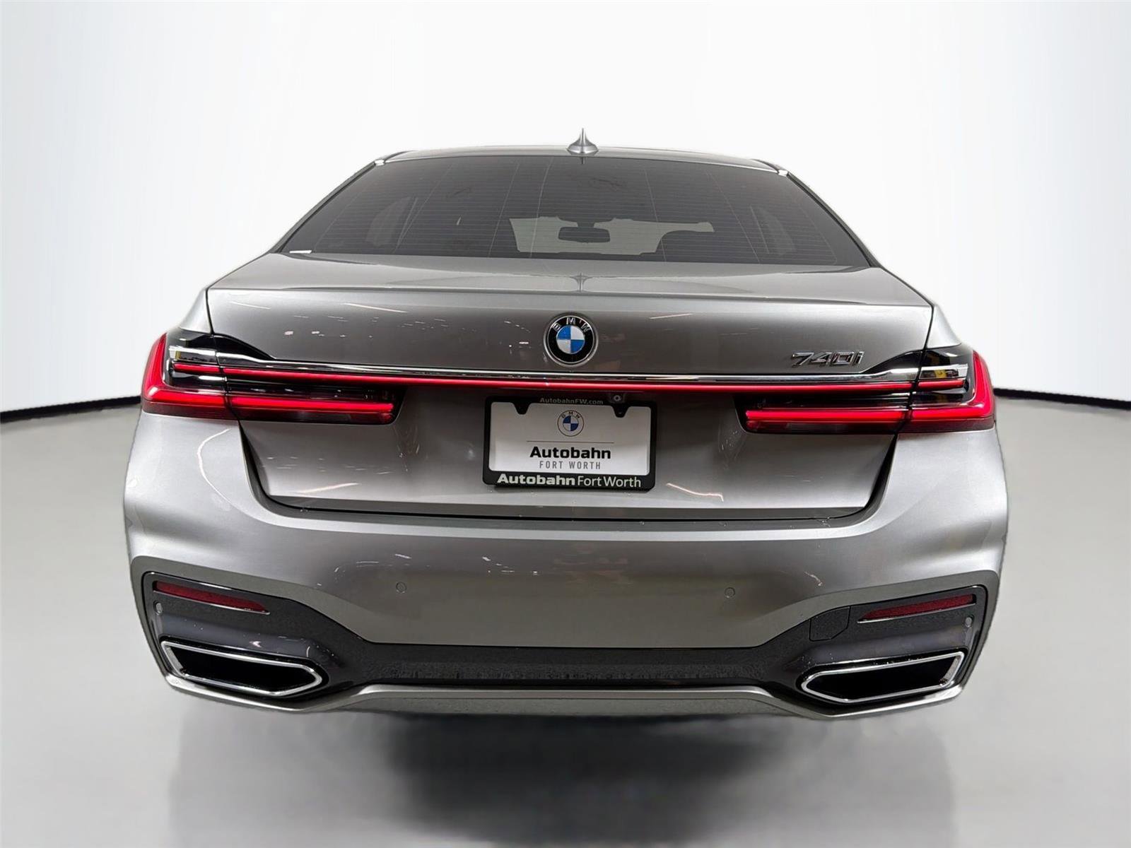 Used 2020 BMW 740i w/ M Sport Package RWD image 7