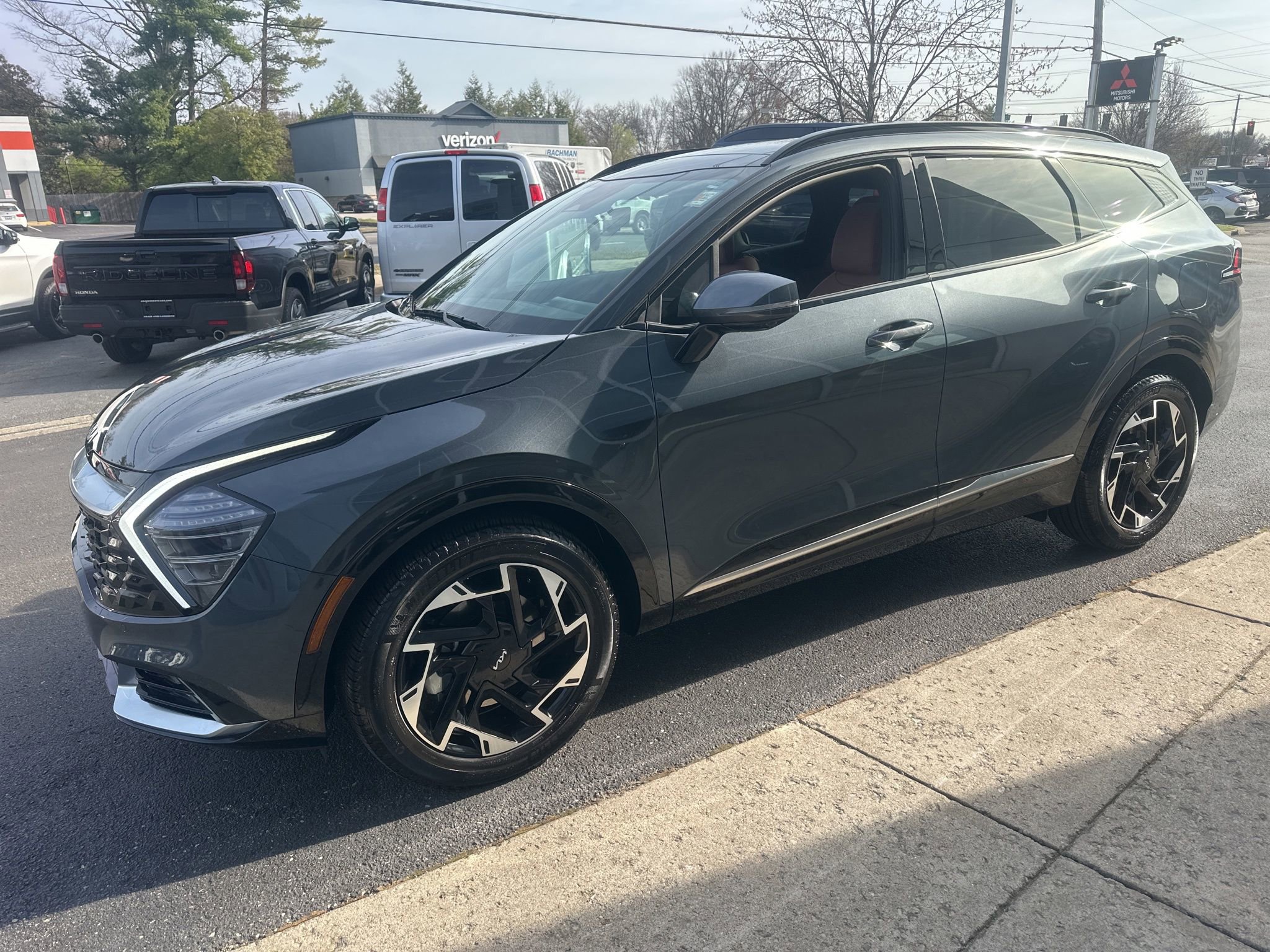 Used 2025 Kia Sportage SX image 6