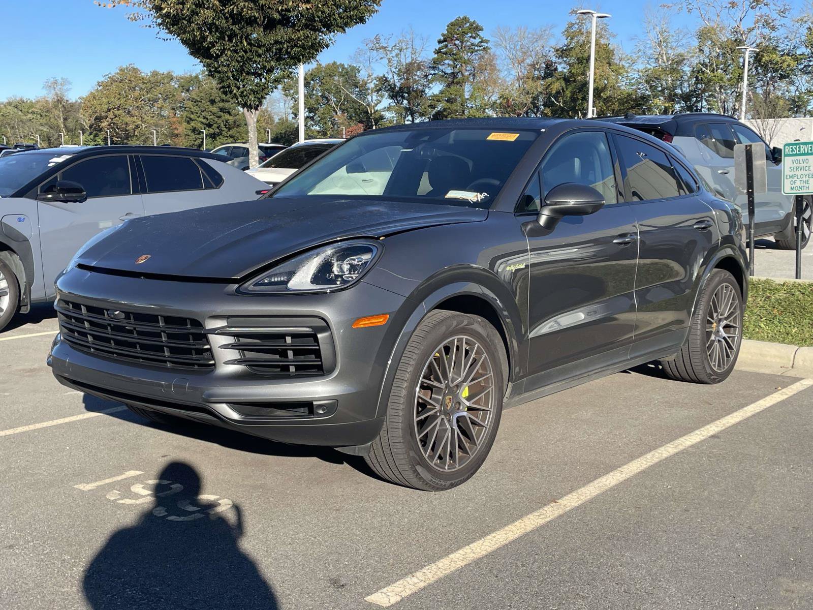 Used 2022 Porsche Cayenne E-Hybrid Coupe AWD/4WD image 2