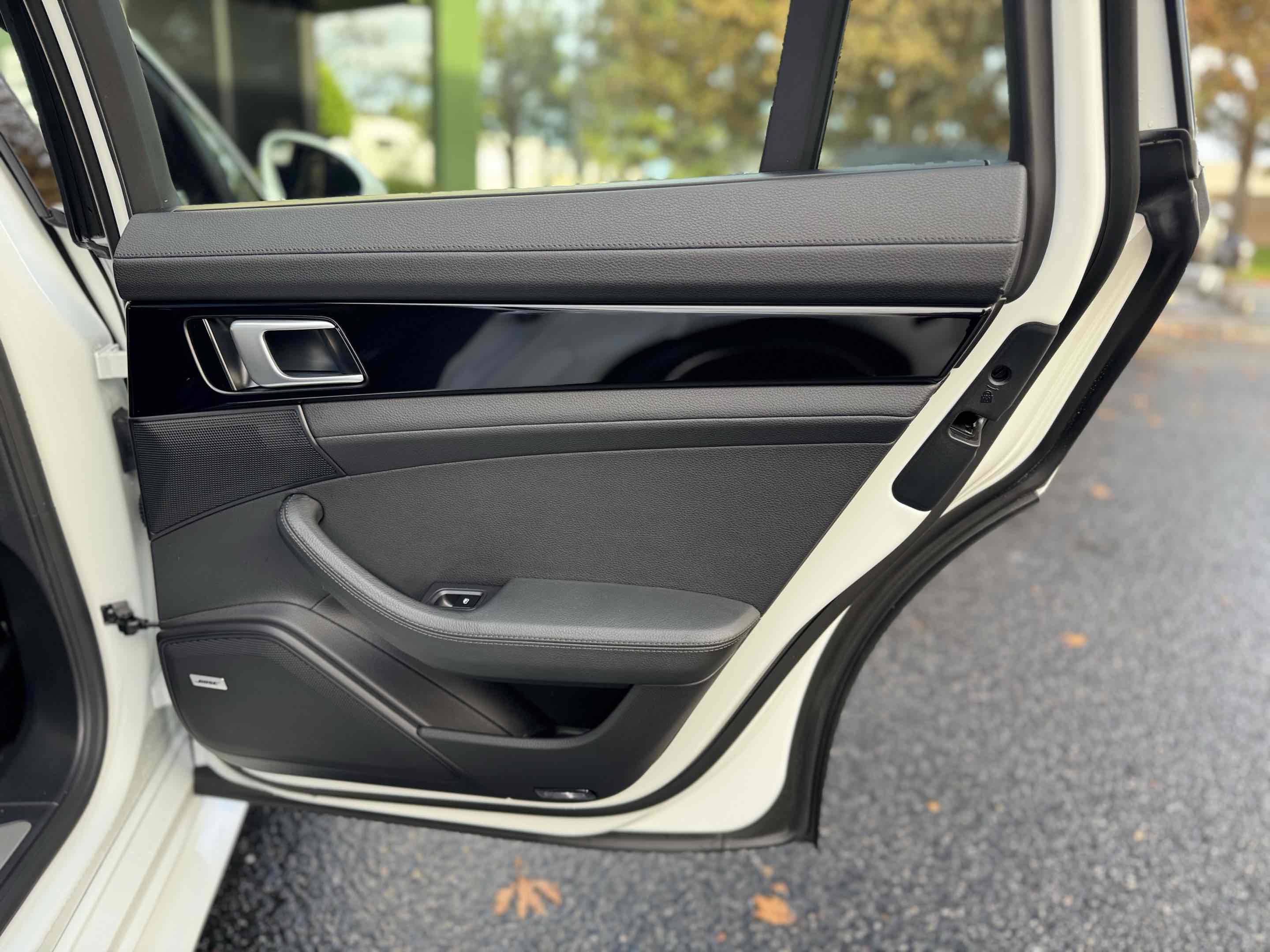 Used 2020 Porsche Panamera 4 image 73