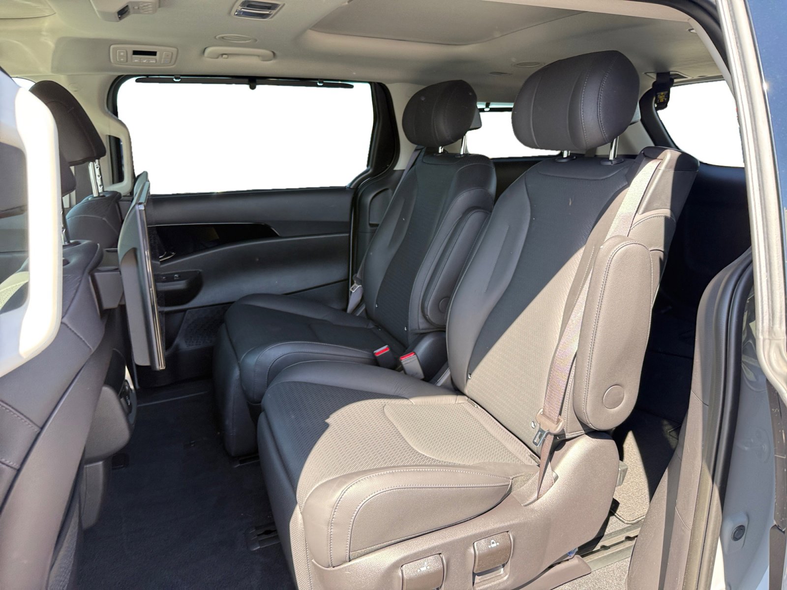 Used 2025 Kia Carnival SX Prestige FWD image 16