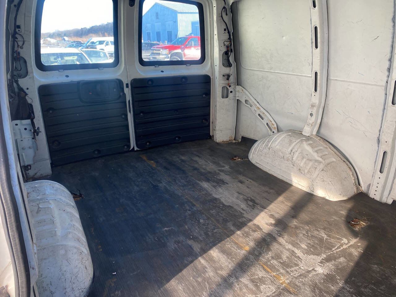 Used 2017 Chevrolet Express 2500 image 12