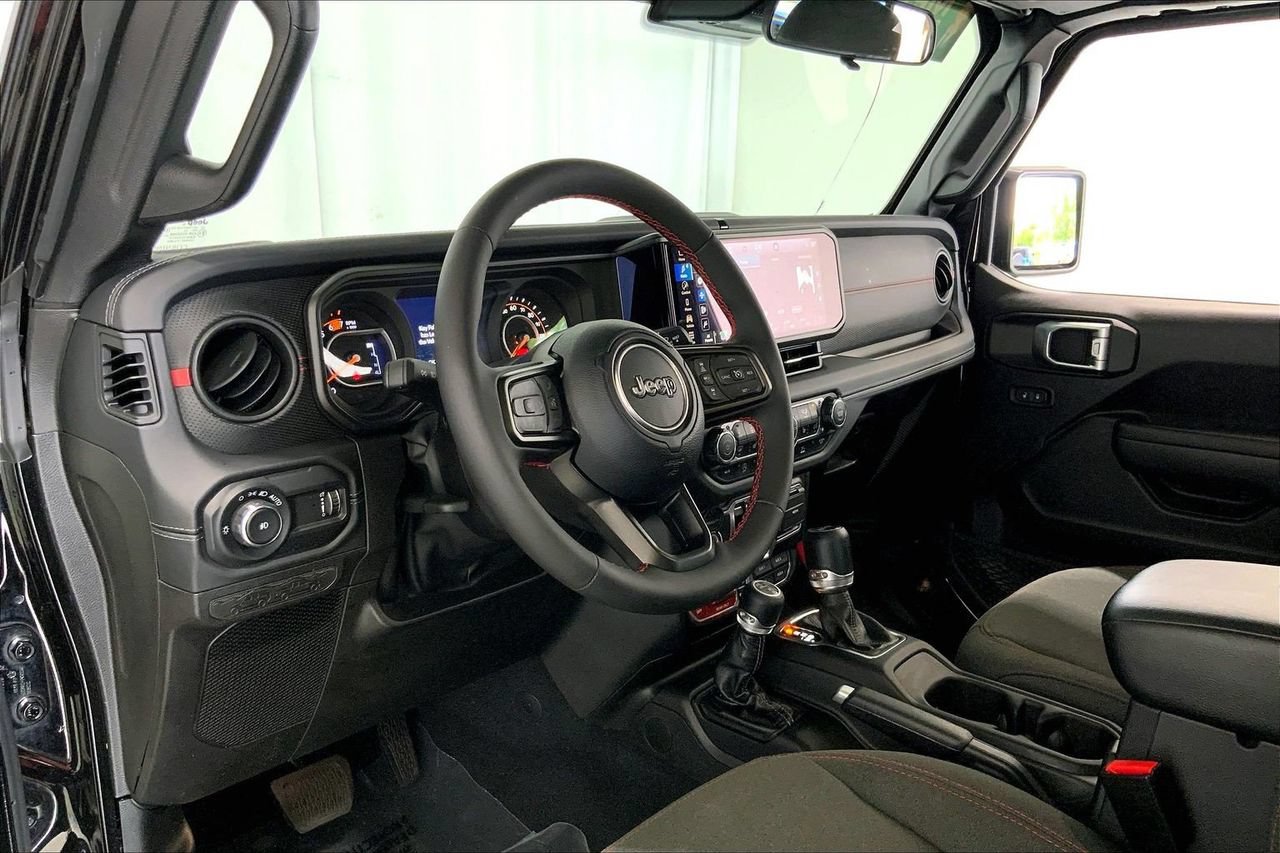 Used 2024 Jeep Wrangler Unlimited Rubicon w/ Convenience Group AWD/4WD image 14