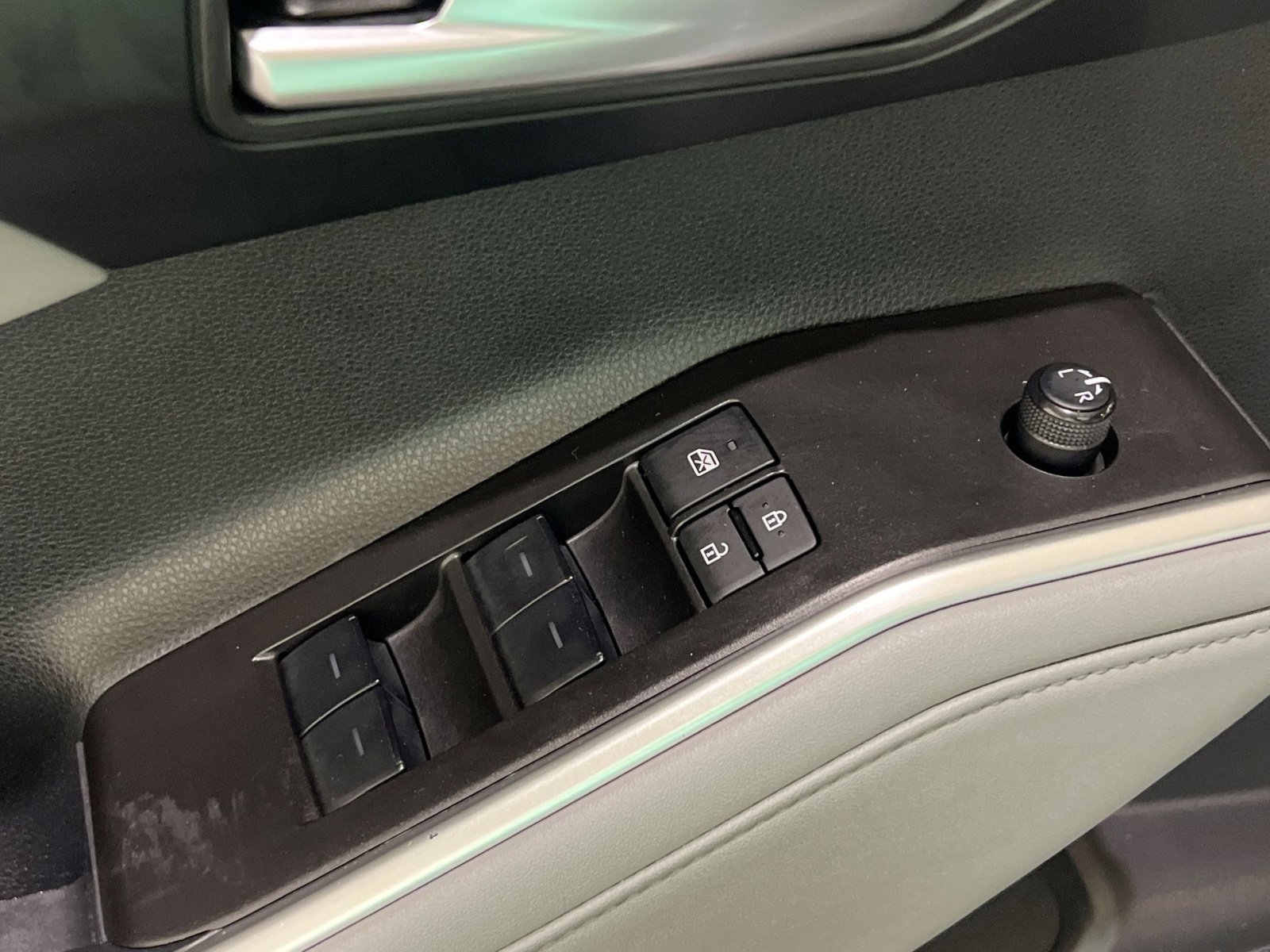 Used 2023 Toyota Highlander XLE image 26