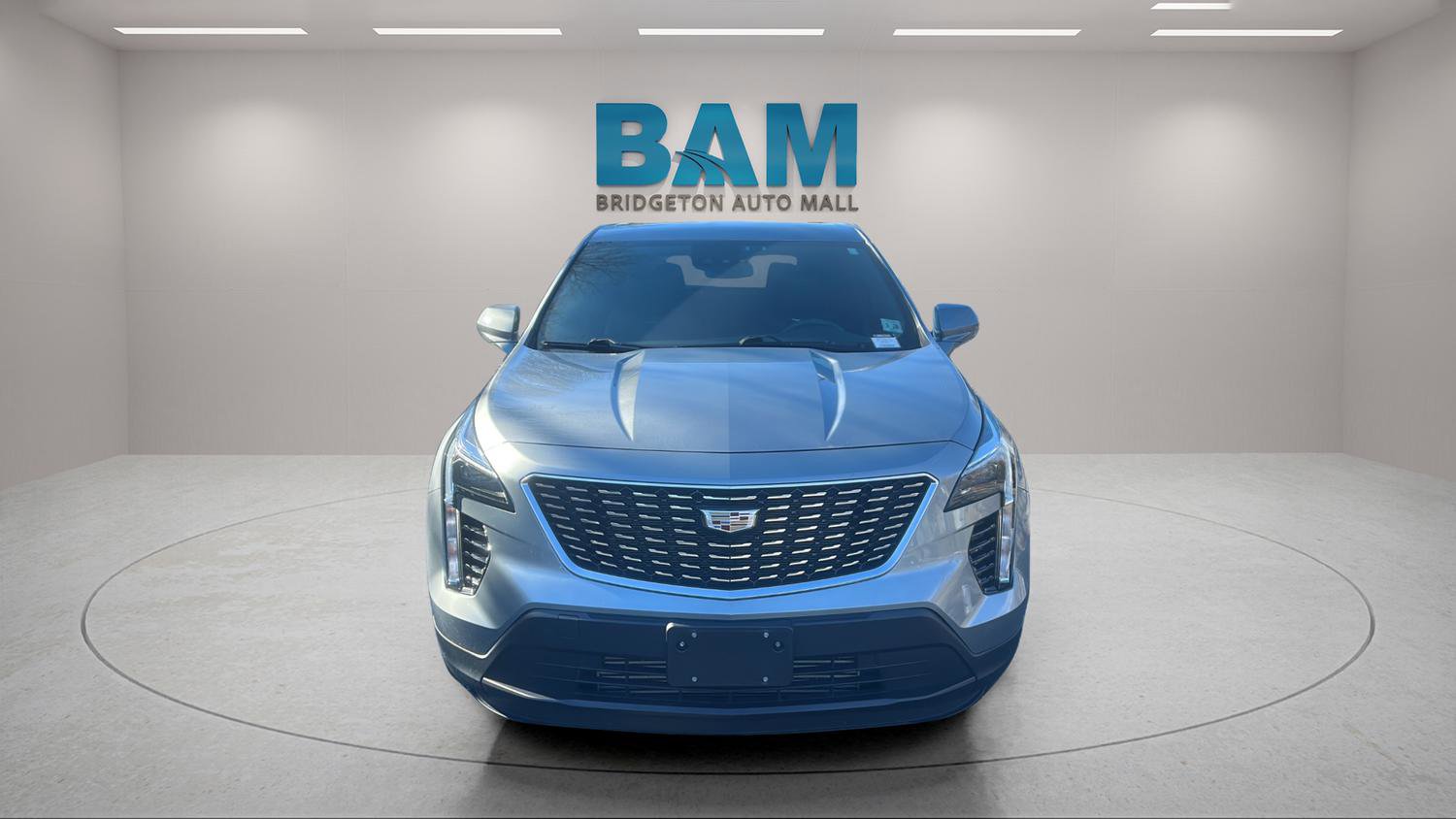 Used 2023 Cadillac XT4 Luxury w/ Cold Weather Package image 2