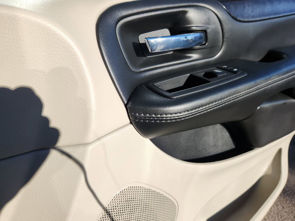 Used 2017 Dodge Grand Caravan SE w/ Power Window Group image 15