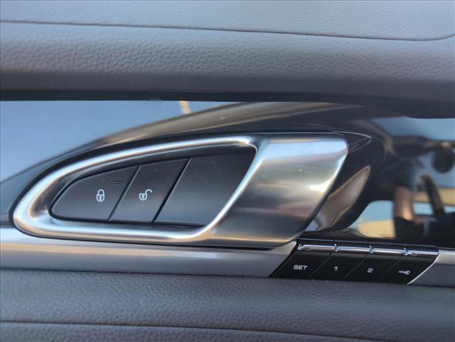 Used 2016 Porsche Panamera 4 Edition image 17