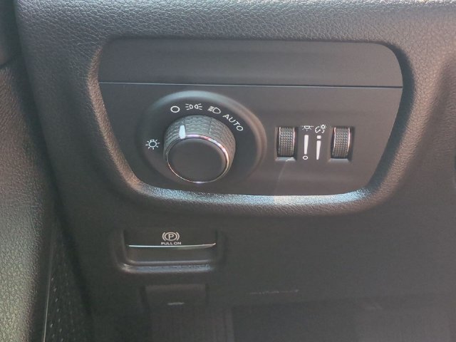 New 2026 Jeep Grand Cherokee Altitude RWD image 19