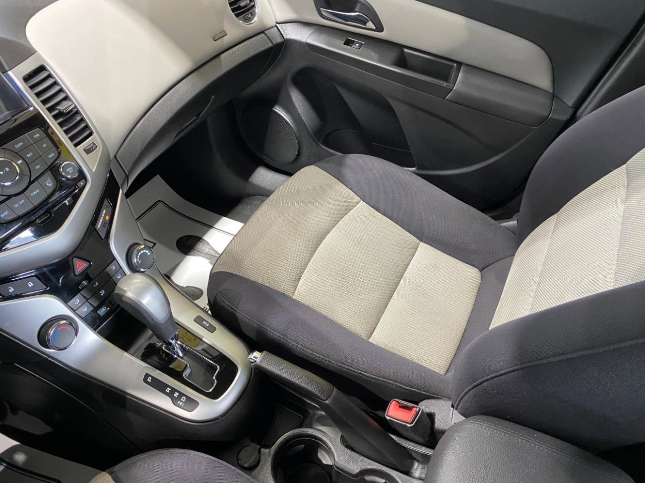 Used 2014 Chevrolet Cruze LS FWD image 11