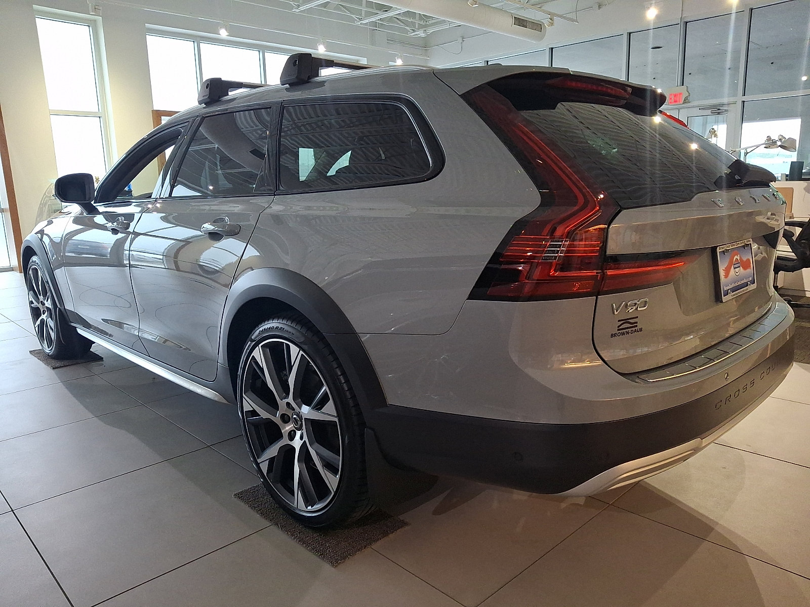 Used 2025 Volvo V90 B6 Cross Country Ultra AWD/4WD image 6
