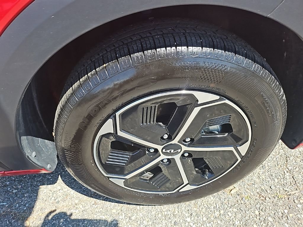 Used 2025 Kia Niro EX image 21