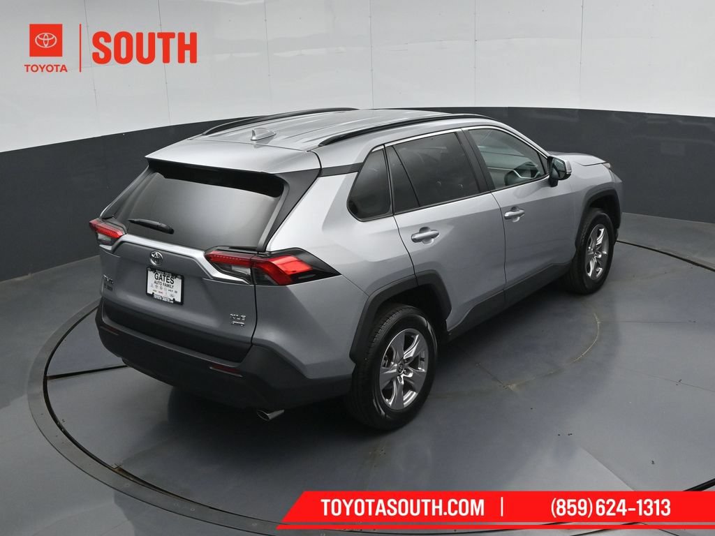 Used 2025 Toyota RAV4 XLE AWD/4WD image 43