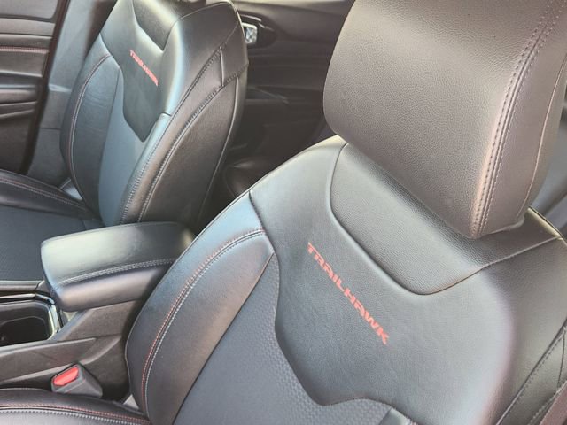 Used 2025 Jeep Compass Trailhawk image 24