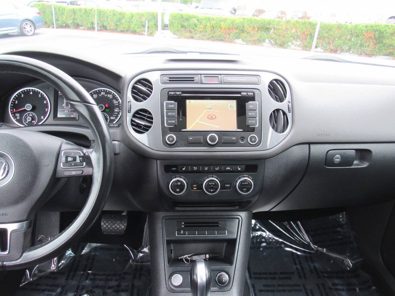 Used 2015 Volkswagen Tiguan SEL AWD/4WD image 21