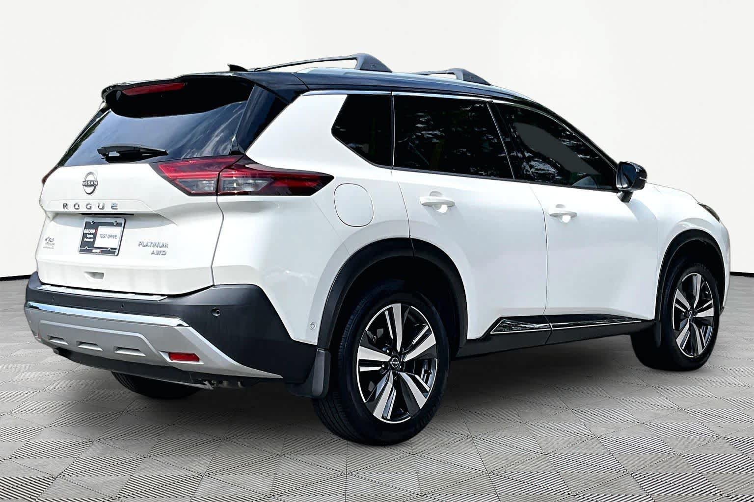 Used 2023 Nissan Rogue Platinum AWD/4WD image 13