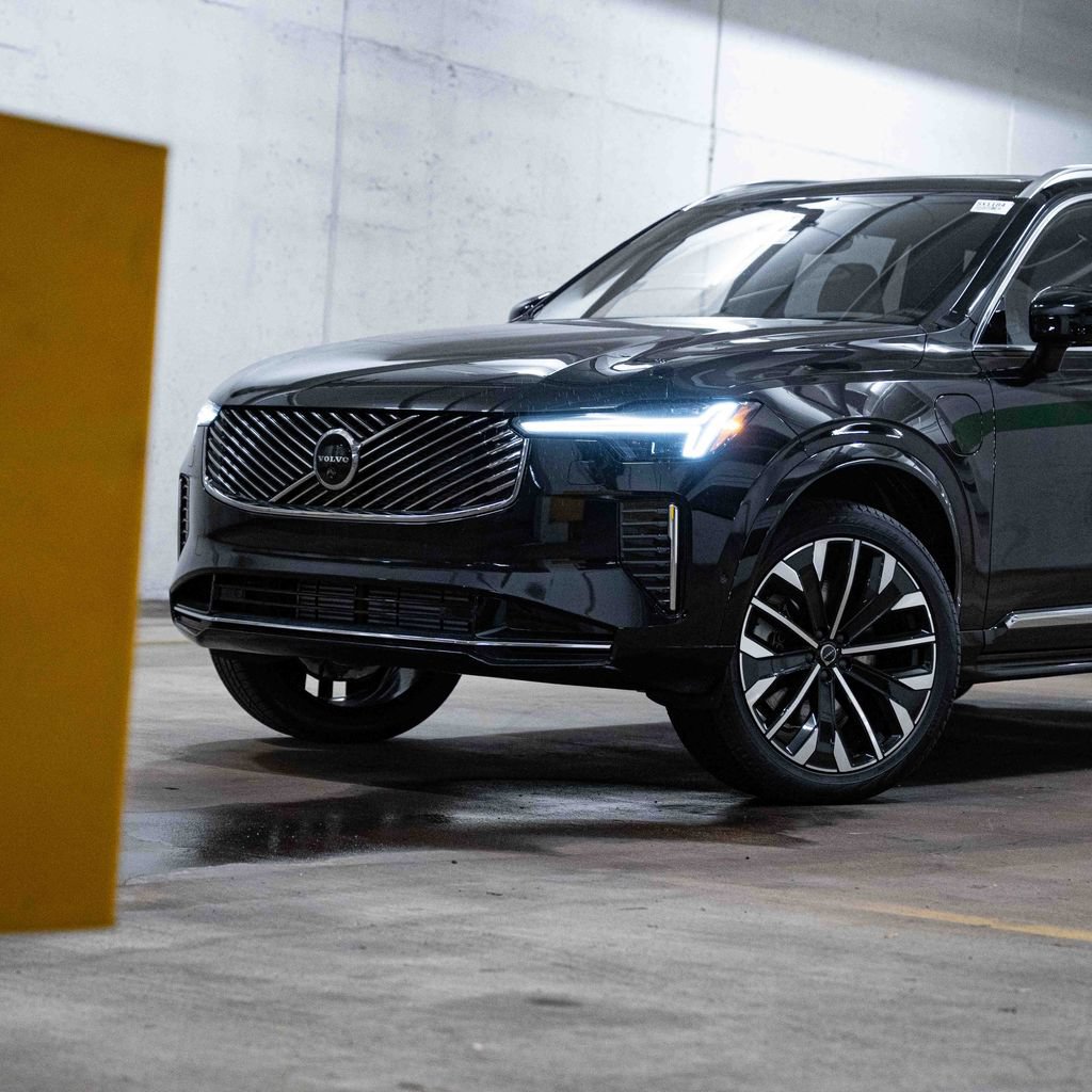 New 2026 Volvo XC90 T8 Ultra w/ Protection Package Premier AWD/4WD image 2