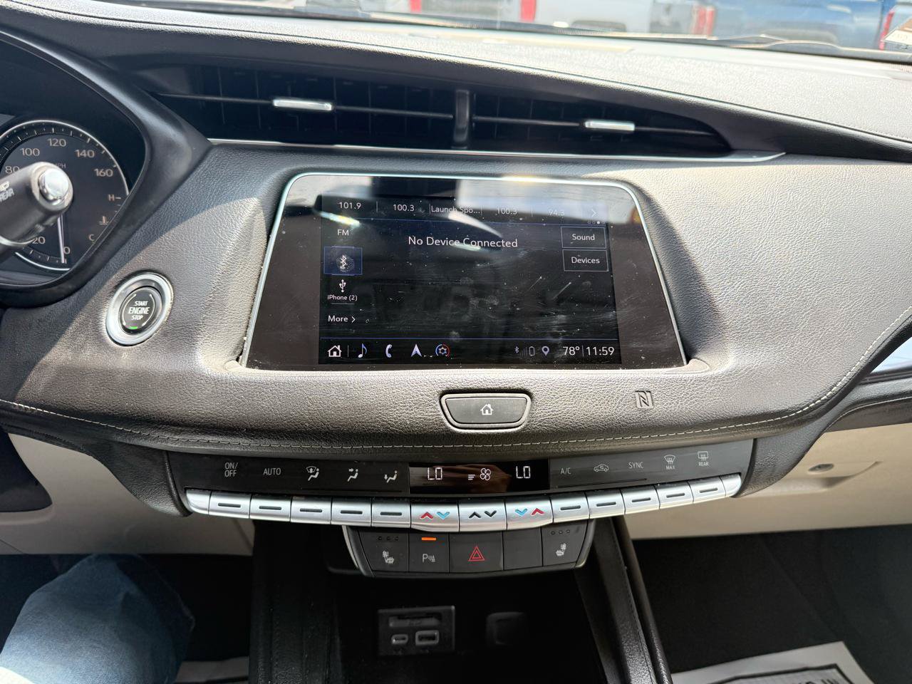 Used 2019 Cadillac XT4 Luxury w/ Cold Weather Package AWD/4WD image 16
