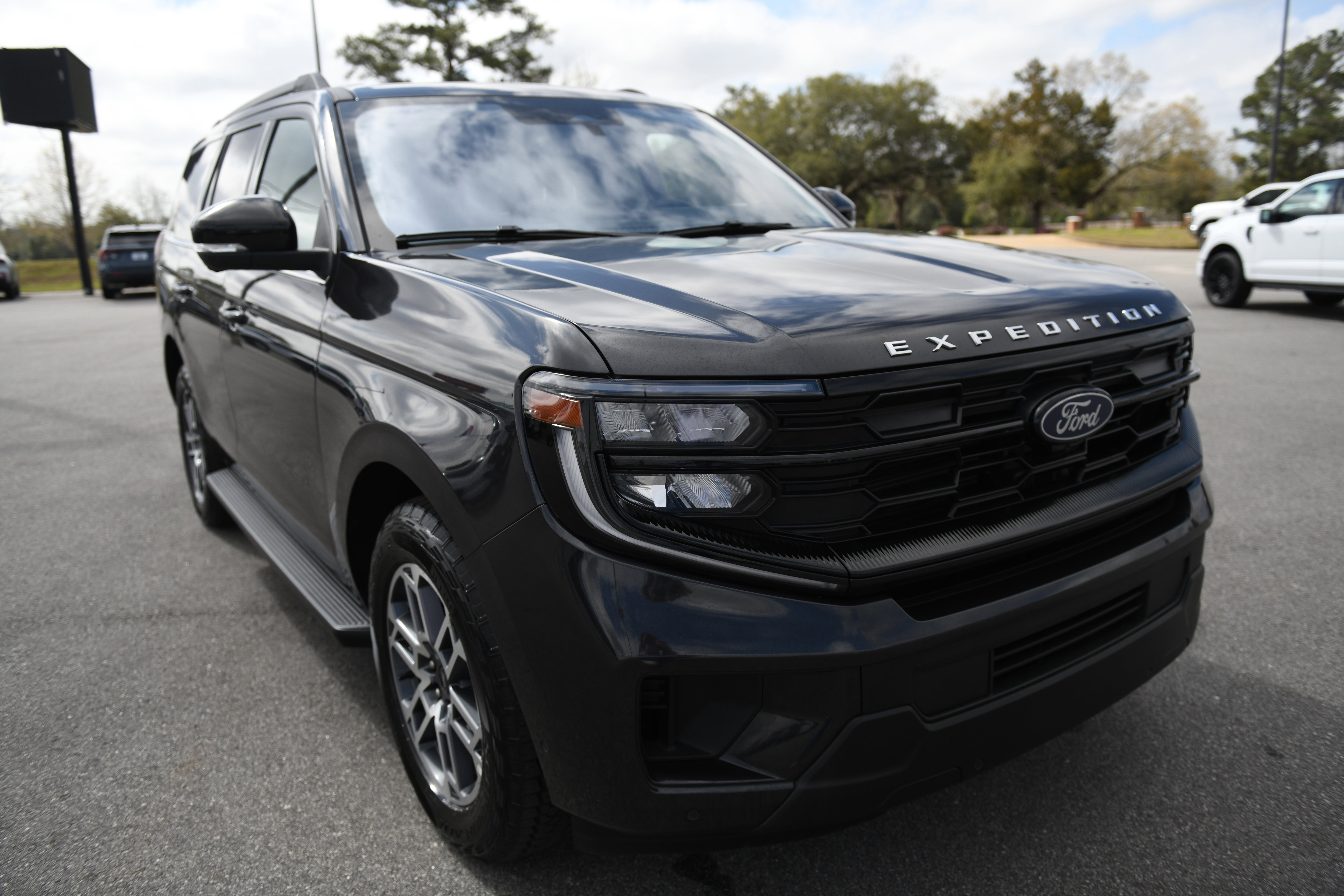 Used 2025 Ford Expedition Active image 7