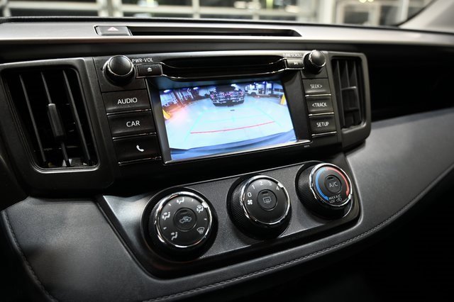 Used 2018 Toyota RAV4 LE image 15