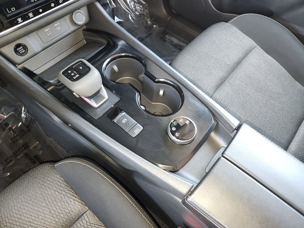 Used 2025 Nissan Rogue SV AWD/4WD image 21