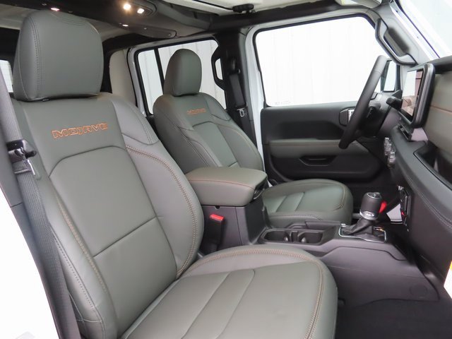 New 2026 Jeep Gladiator Mojave w/ Technology Group image 26