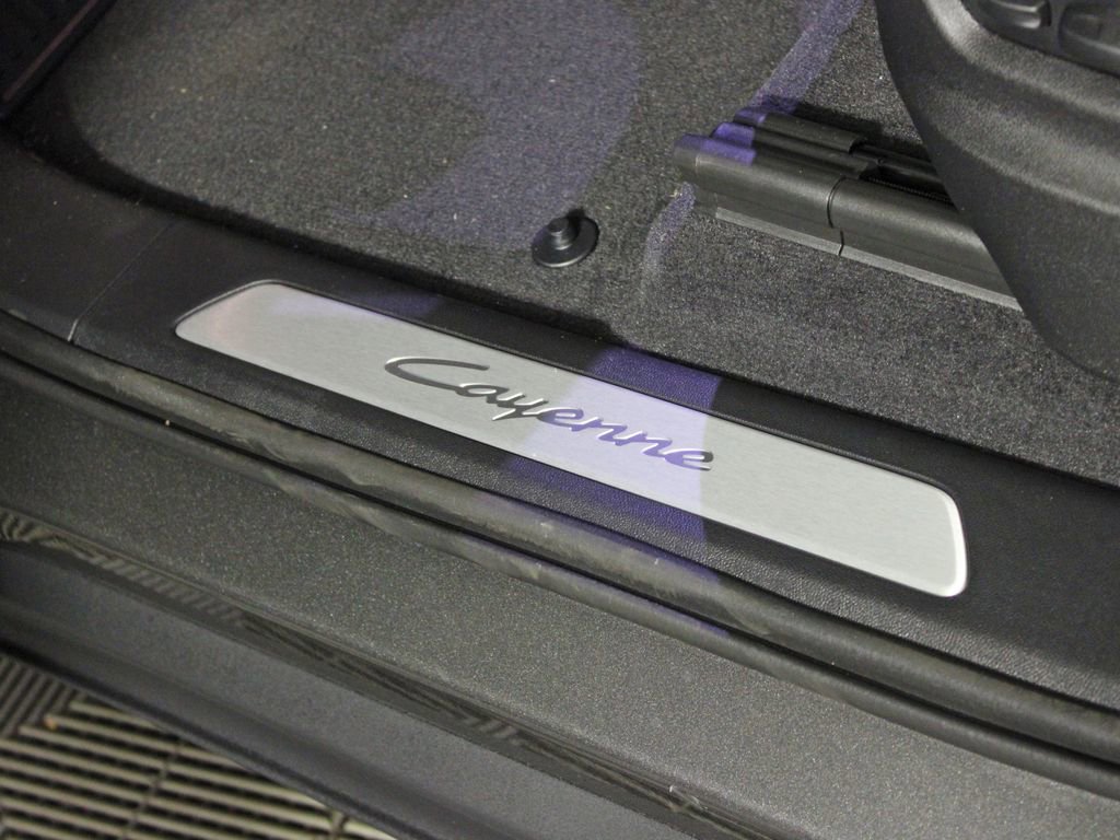 Certified 2026 Porsche Cayenne Coupe image 18