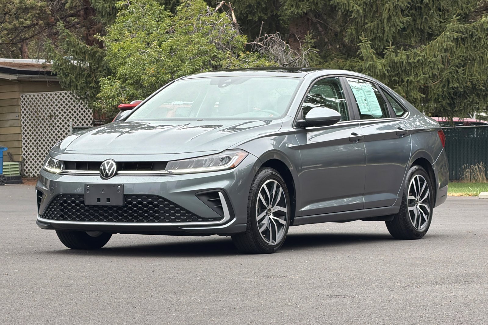 Used 2025 Volkswagen Jetta SE FWD image 8