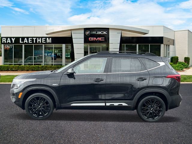 Used 2023 Kia Seltos Nightfall Edition image 2