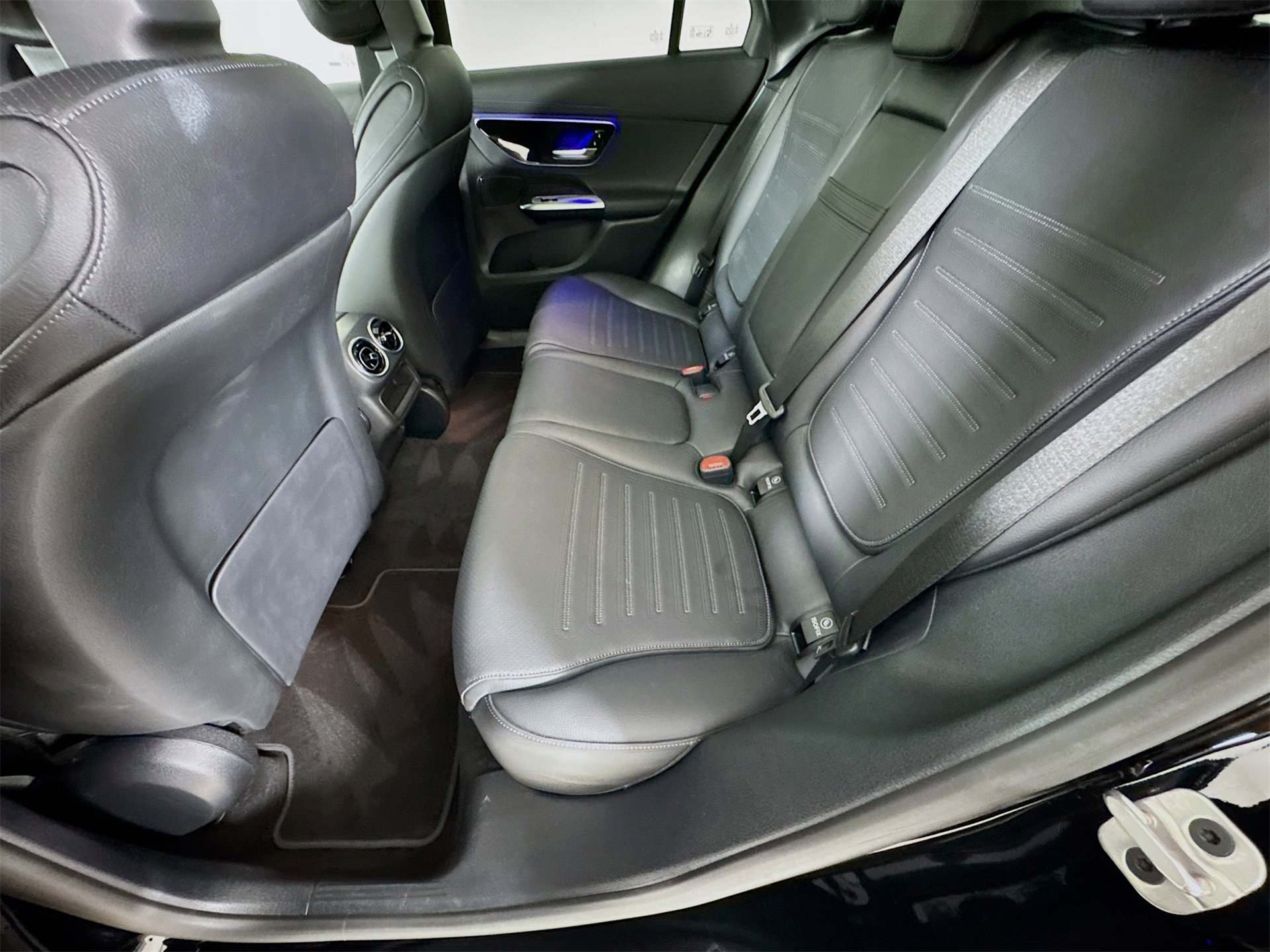 Used 2025 Mercedes-Benz GLC 300 image 25