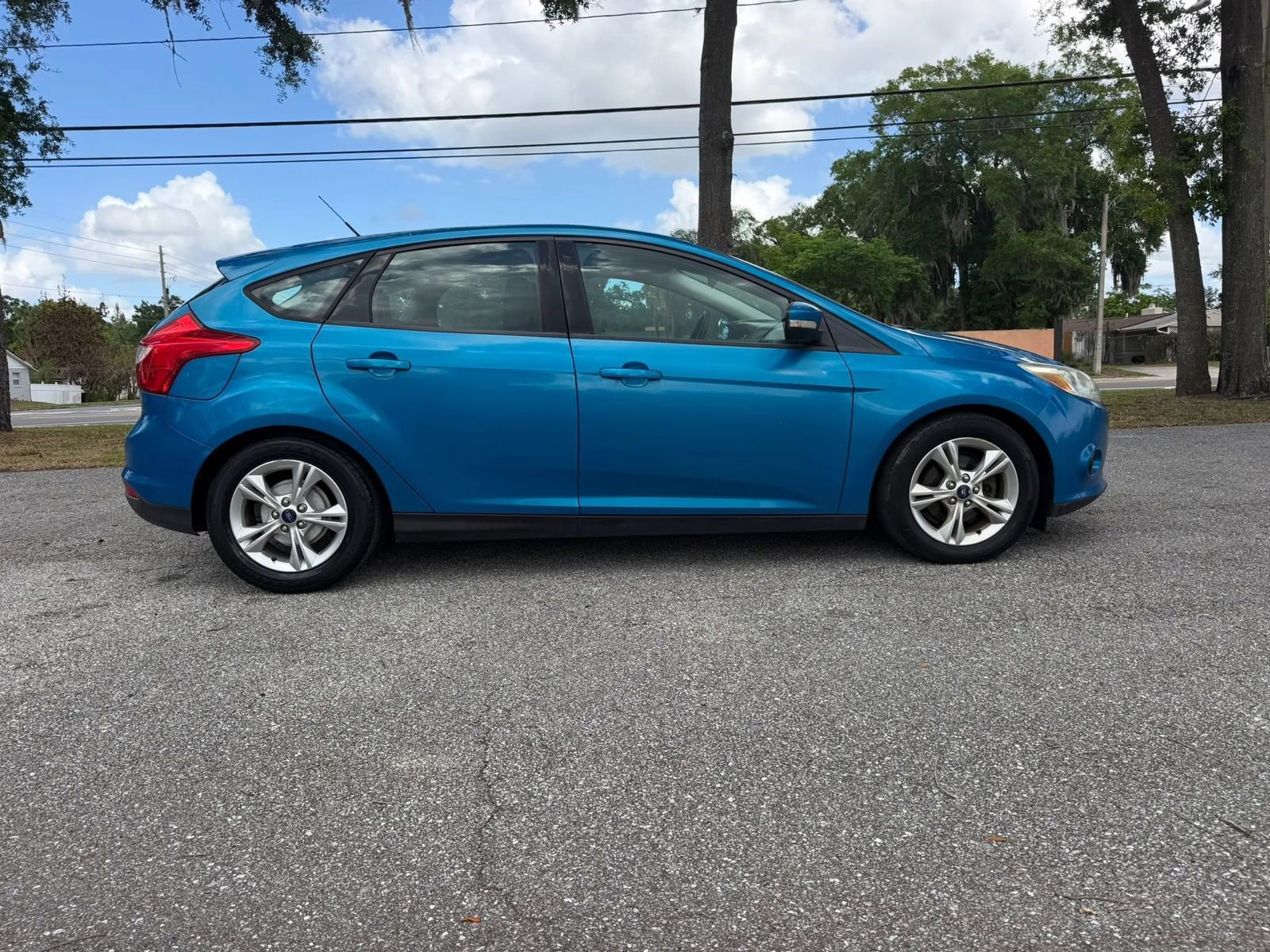 Used 2014 Ford Focus SE w/ SE Winter Package FWD image 7