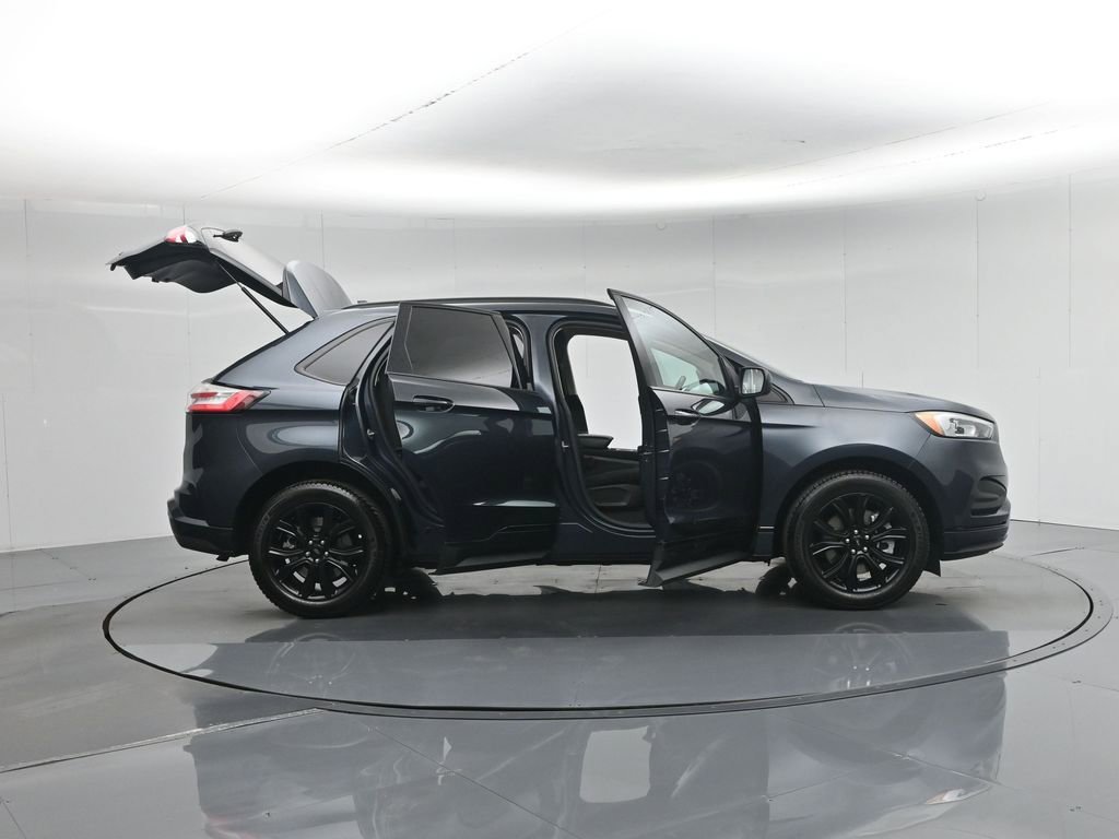 Certified 2022 Ford Edge SE w/ Black Appearance Package image 5