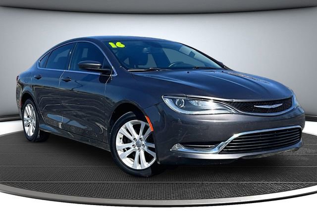 Used 2016 Chrysler 200 Limited w/ Anniversary Edition FWD image 3