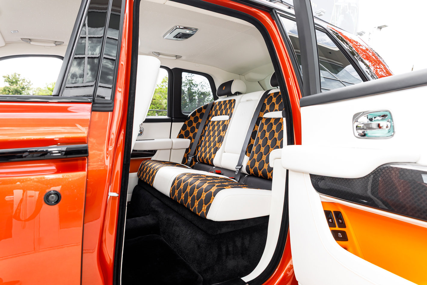 Certified 2026 Rolls-Royce Cullinan Black Badge AWD/4WD image 34