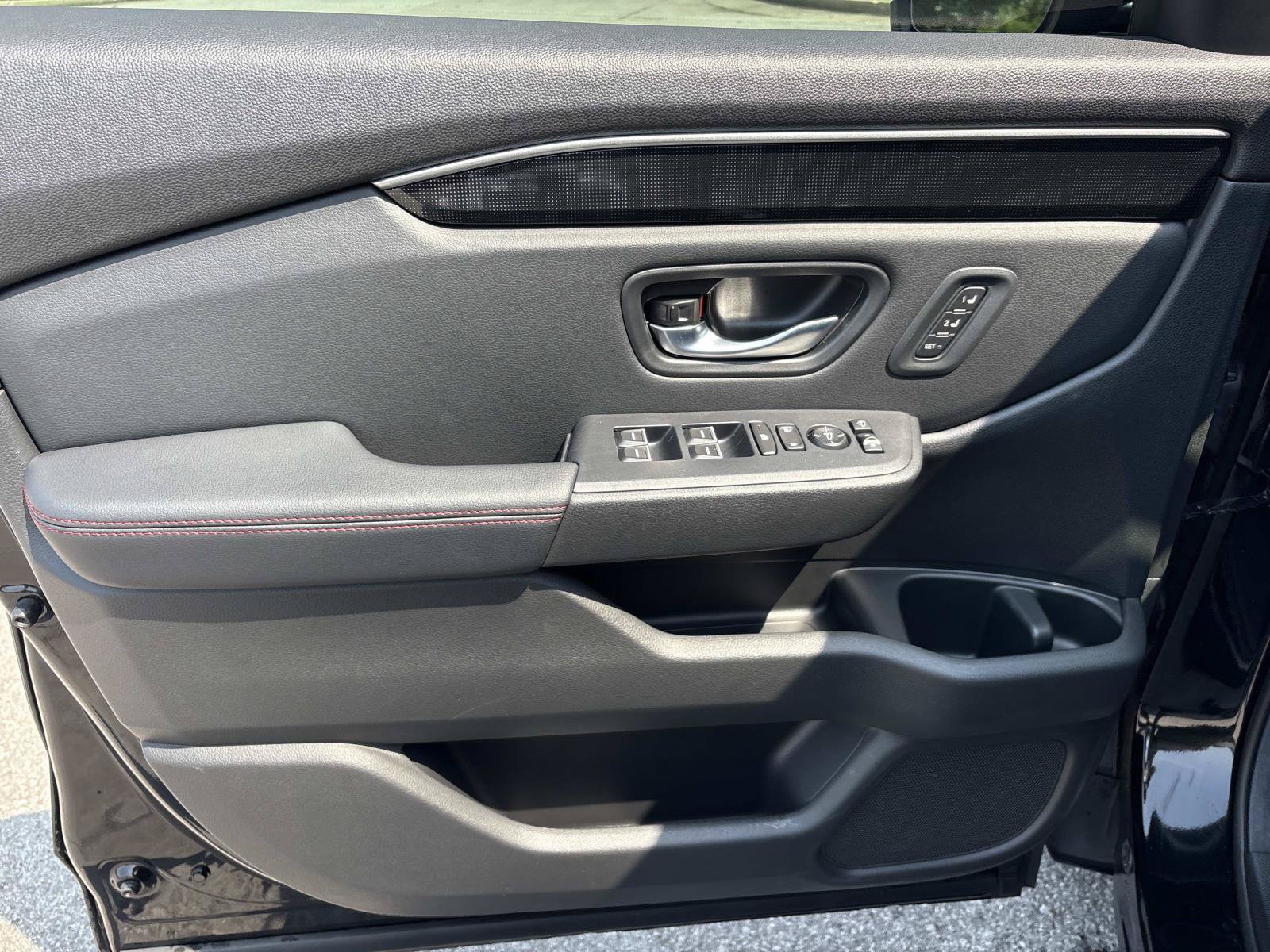 Used 2025 Honda Pilot Black Edition image 12