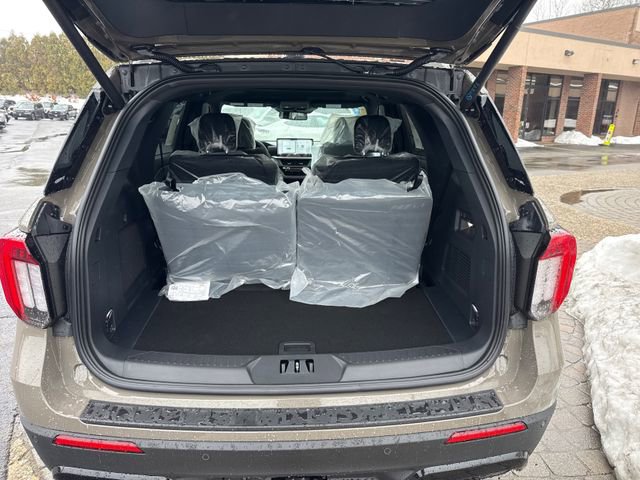 New 2026 Ford Explorer ST-Line w/ ST-Line Street Pack image 11